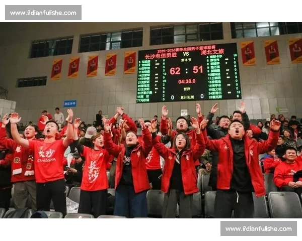 激战全场逆转定乾坤主队顽强取胜书写赛季新篇章震撼球迷士气高涨 激战全场逆转定乾坤主队顽强取胜书写赛季新篇章震撼球迷士气高涨